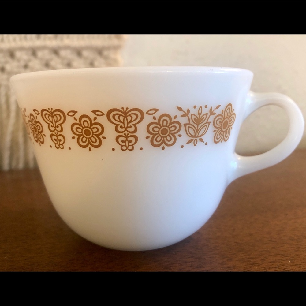 4 Vintage Pyrex butterfly gold pattern cups